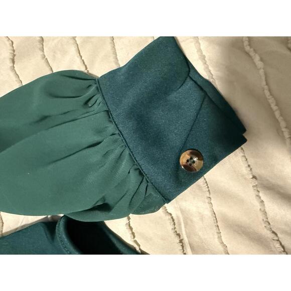 Green Long Sleeve V-Neck Bodysuit SIZE Medium - Picture 4 of 4